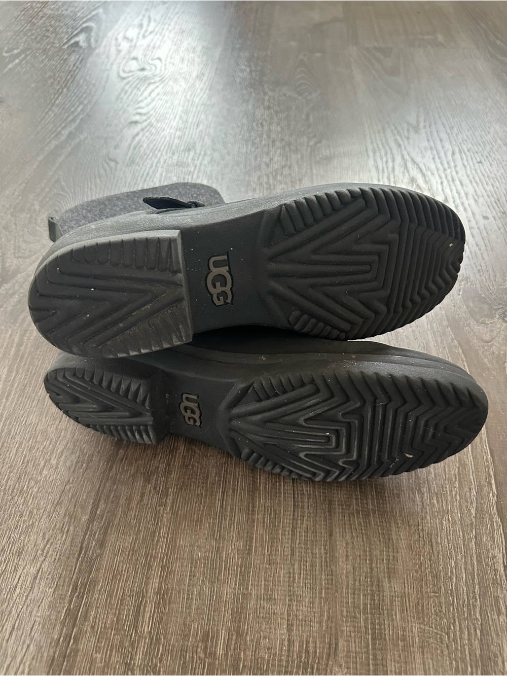 UGG Robbie Boots - Picture 5 of 9